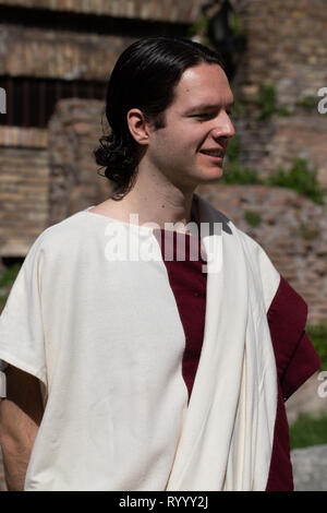 ROME, ITALIE - 15 mars 2019 : à la zone sacrée de Largo Argentina, le Gruppo Storico Romano, les stades de l'un des événements les plus importants dans l'histoire de l'humanité : l'assassinat de Jules César. Crédit : Corina Daniela Obertas/Alamy Live News Banque D'Images