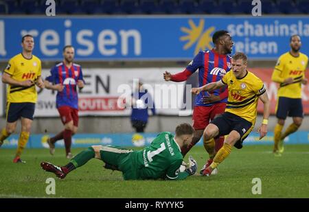 Duisburg, Allemagne. 15 Mar, 2019. firo : Football, 15.03.2019 3. Saison 2018/2019 Bundesliga, KFC Uerdingen 05 - SC Fortuna Cologne Osawe Osaywe (#  35, KFC Uerdingen 05) n'est plus sur le ballon Credit : dpa/Alamy Live News Banque D'Images