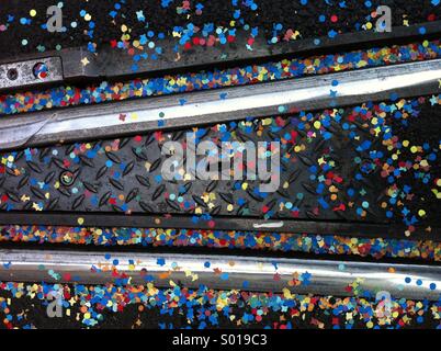 Confettis sur voies de tram - lendemain de carnaval à Berne, Suisse Banque D'Images