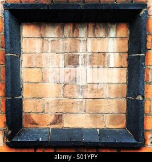 Bâti en brique sur un mur. Banque D'Images