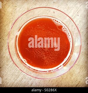 La bière rouge dans verre Banque D'Images