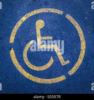 Mobilité parking sign blue badge Banque D'Images
