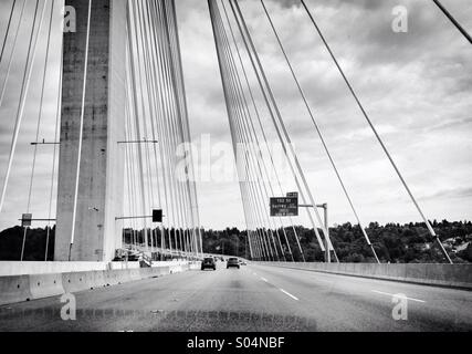 La conduite sur le pont Port Mann. Une partie de l'trancanada l'autoroute entre Coquitlam et Surrey BC Banque D'Images