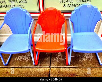 3 anciennes chaises en métal Banque D'Images