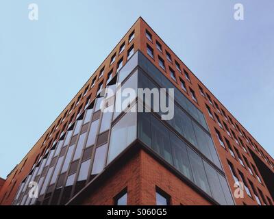 Bâtiment moderne en centre-ville, quartier des entrepôts Holzhafen Altona-Altstadt, Hambourg, Allemagne Banque D'Images