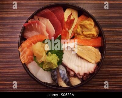 Le plat japonais coloré appelé Chirashi Don Banque D'Images