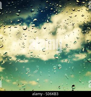 Gouttes de pluie sur la fenêtre Banque D'Images