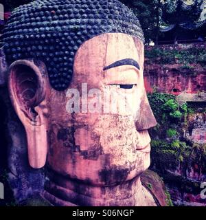 Bouddha géant face profil voir dans la province de Sichuan en Chine Banque D'Images