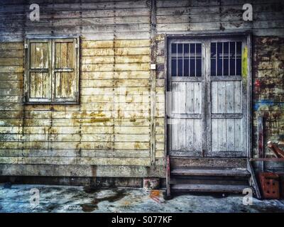 La Malaisie ancienne en bois façade de maison à l'île du Crabe village de pêcheurs Pulau Ketam Banque D'Images