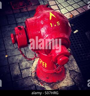 D'INCENDIE rouge sur le trottoir de la rue à hong kong Banque D'Images