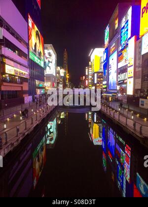 Quartier Dotonbori la nuit, néons colorés, Chuo-ko, Osaka, Japon Banque D'Images