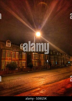 Maison la nuit Cheetham Hill Road Manchester UK Banque D'Images