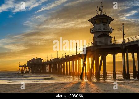 Coucher du soleil à Huntington Beach Californie Banque D'Images