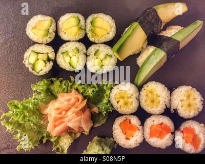 Set à sushi végétariens, la cuisine japonaise au restaurant Banque D'Images