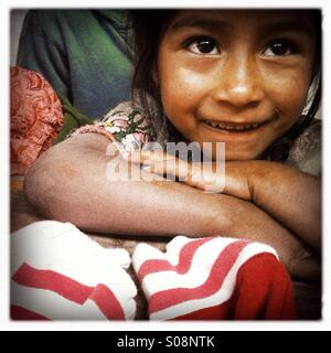 Une fille autochtones mayas à Tierra Linda village de Solola, Guatemala ministère. Banque D'Images