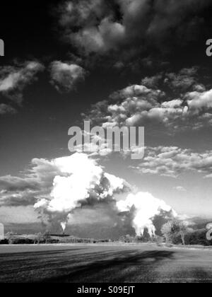 Drax Power Station d'Eggborough et la fumée s'élevant dans le Yorkshire, dans le Nord de l'Angleterre Banque D'Images