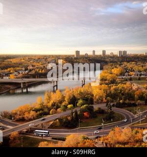 Donnant sur Edmonton à l'automne Banque D'Images