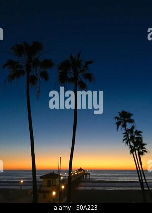 Le Manhattan Beach Pier au coucher du soleil. Manhattan Beach, Californie, États-Unis. Banque D'Images