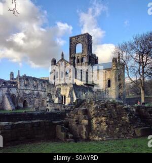 Les ruines de l'abbaye de Kirkstall, Leeds. Banque D'Images