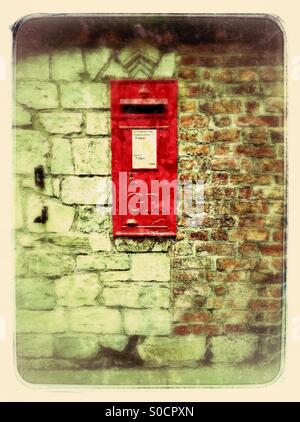 Post box rouge à York en Angleterre Banque D'Images