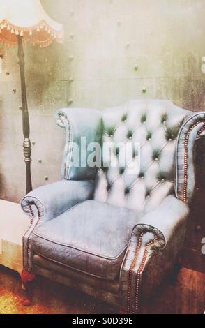 Vintage fauteuil et abat-jour Banque D'Images