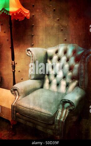 Vintage fauteuil et abat-jour Banque D'Images