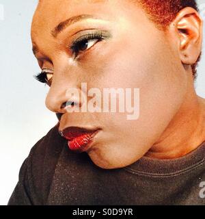 L'image de profil de Black lady with red hair & beauty lèvres Banque D'Images