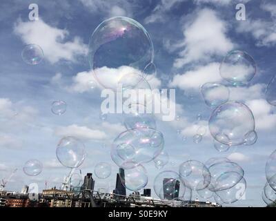 Bulles géantes dans un Londres vue sur l'horizon. Banque D'Images