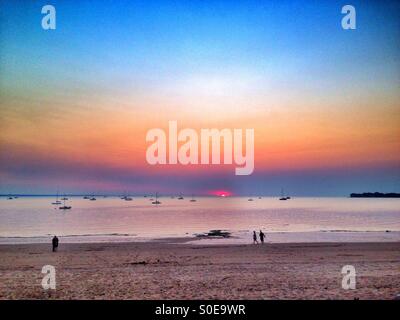 Plage de Darwin, Territoire du Nord, Australie, au coucher du soleil. Banque D'Images
