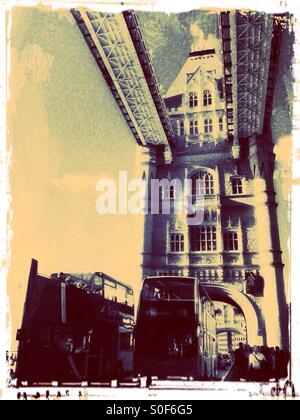 Détail de Tower Bridge sur la Tamise, Londres quartier de Tower Hamlets, Londres, Angleterre, Royaume-Uni, Europe Banque D'Images