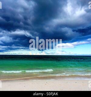 Orage de l'après-midi dans les Caraïbes. Banque D'Images