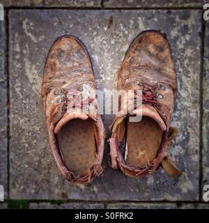 Vieilles chaussures usées Banque D'Images