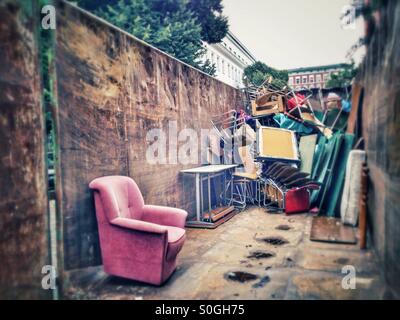 Dans un récipient d'ordure Banque D'Images