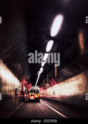 Ambulance dans le Tunnel de Blackwall, sud-est de Londres, Angleterre, Royaume-Uni, Europe Banque D'Images