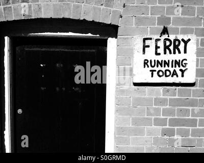 Aujourd'hui, signe d'exécution Ferry Ferry Bawdsey, Suffolk, UK. Banque D'Images