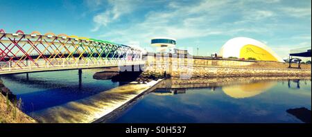 Pont pour Niemeyer Centre à Aviles, Asturias - Espagne Banque D'Images