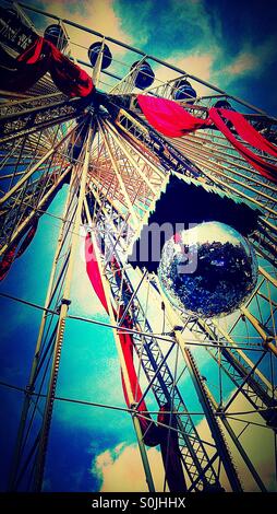 Glitter ball dans la grande roue à Lille Marché de Noël Banque D'Images