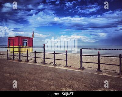 Lifeguard hut sur la plage Banque D'Images