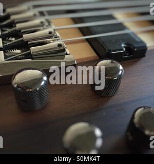 Boutons de guitare basse Banque D'Images