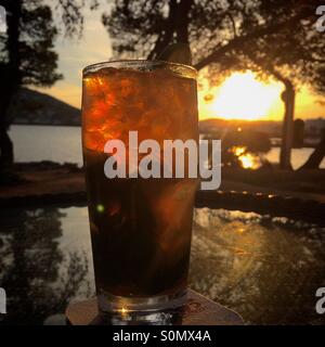 Mojito sur la plage au coucher du soleil Ibiza Banque D'Images