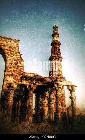 Le Qutub Minar, Delhi, Inde. Banque D'Images