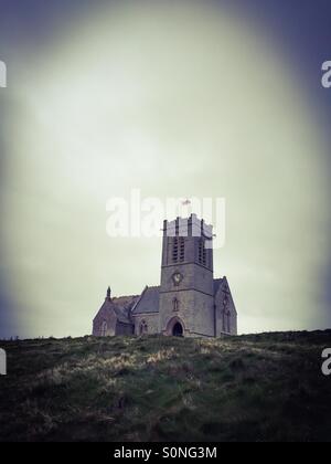 Ancienne église English sur une colline Banque D'Images