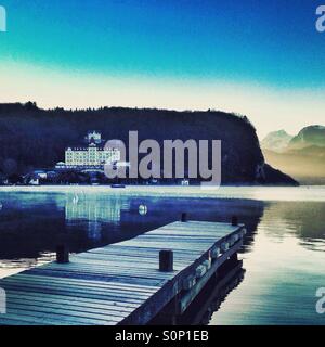 Le lac d'Annecy, Menthon Saint Bernard Banque D'Images