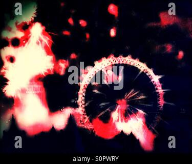 2016 New Year's Eve fireworks depuis le London Eye le long de la Tamise, le centre de Londres, Angleterre, Royaume-Uni, Europe Banque D'Images