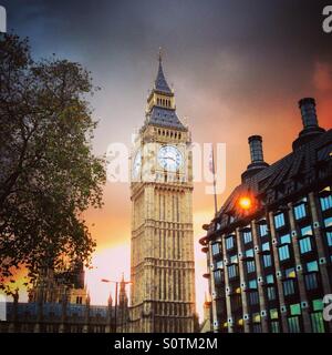 Big Ben au coucher du soleil, les chambres du Parlement, Westminster, Londres. Banque D'Images