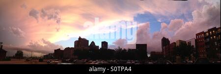 Panorama d'un beau jour à Des Moines, IA. Banque D'Images