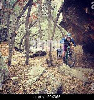 Mary Dishman vtt à Durango, Colorado Banque D'Images