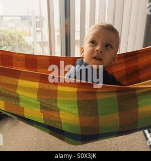Little Boy in hammock Banque D'Images