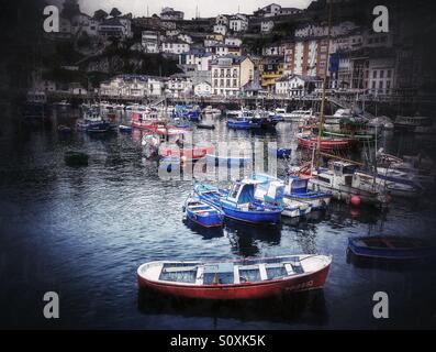 Vue sur le port de Luarca, Asturias - Espagne Banque D'Images