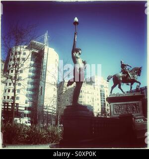 Le Prince Noir et de la nymphe, City Square, Leeds, Angleterre. Banque D'Images